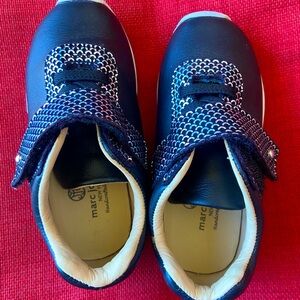 Beautiful leather sneakers by Mark Joseph. Size 9T.